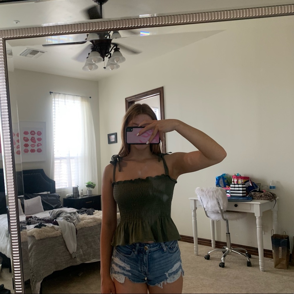 Crop Ruffle Tank Top - Picture 2 of 4